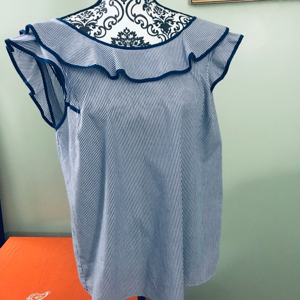 NWOT Crown & Ivy sleeveless top